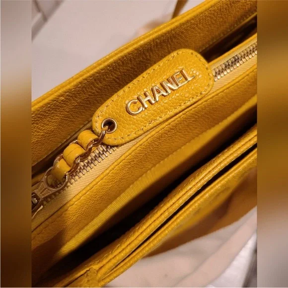 Chanel excellent condition Yellow cavier Tote Bag w original COA card & sticker - Picture 7 of 10